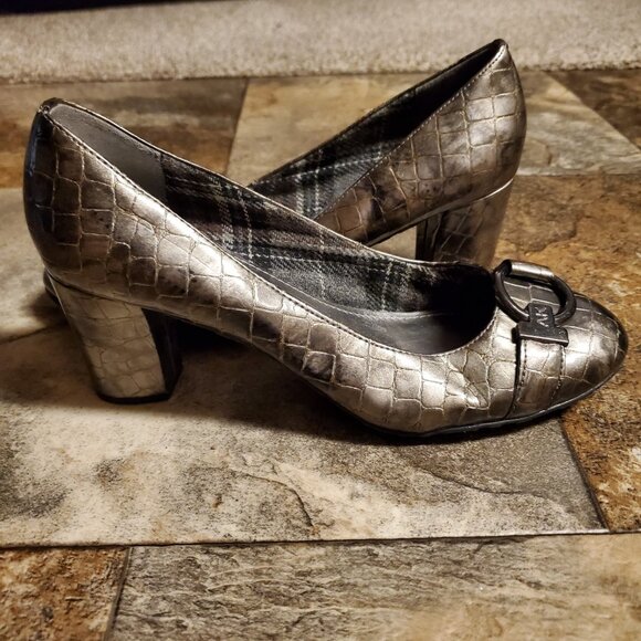 Anne Klein Fielding Embossed Pumps  Womens 8.5 Slip-On Retro Heel Gold - Picture 2 of 5